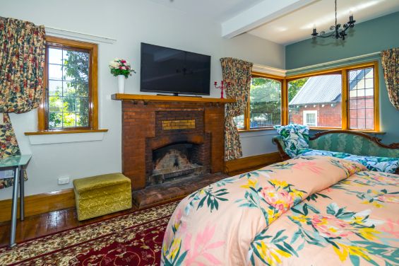 Magnolia Room fireplace