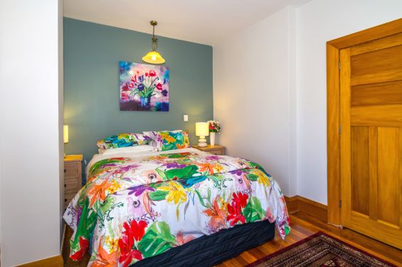 Wisteria Room queen-size bed