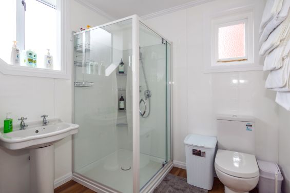 Jasmine Mini Room shared bathroom